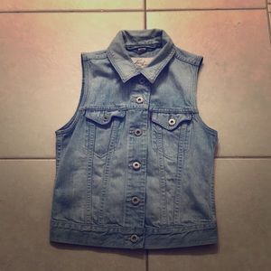 Levi’s Trucker Vest
